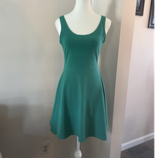 Express Women's Green Solid Fit & Flare Scoop Neck Sleeveless Dress M