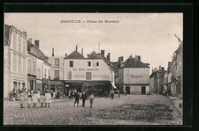 CPA Janville, Place du Martroi 