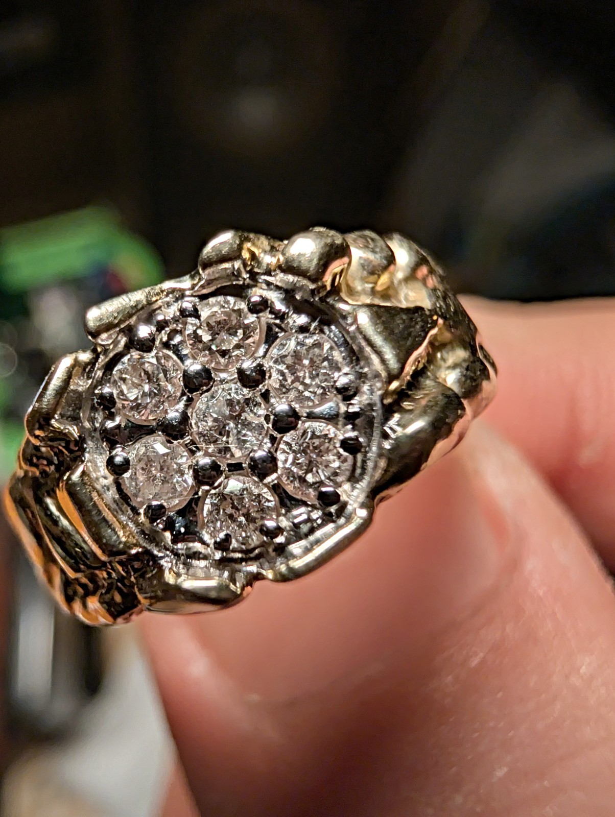 Elegant gold ring featuring multiple diamonds in … - image 4