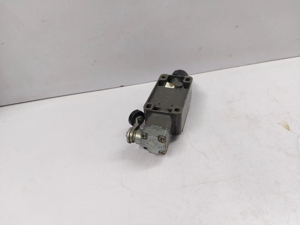 CROUZET 83 861 302 Limit Switch Ui500V Uimp6KV AC15Ue360V Ie1.9A Ue240V le 6A - Image 3 of 3