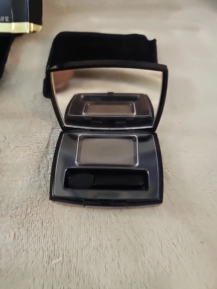 Chanel Ombre Essentielle Multi-Use Longwearing Eyeshadow 53 Khaki & 51 Mahogany - Image 4 of 4