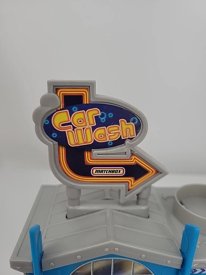 Matchbox Car Wash Playset 2012 With Figurines & Diecast Car New For Parts only - Image 3 of 4