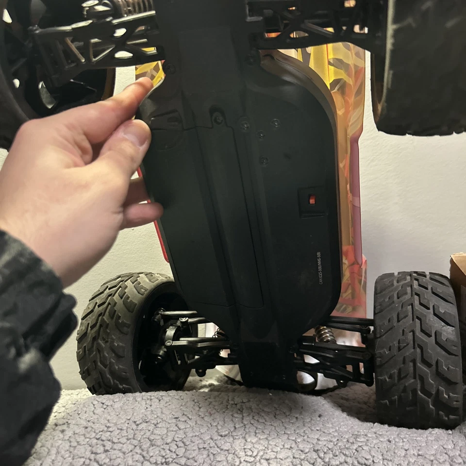 Camión de carreras de control remoto Road Warrior camión de carreras RELLAMADO Foto 3 de 4