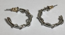 VINTAGE PAIR OF SILVERTONE PIERCED HOOP EARRINGS PRETTY STYLE