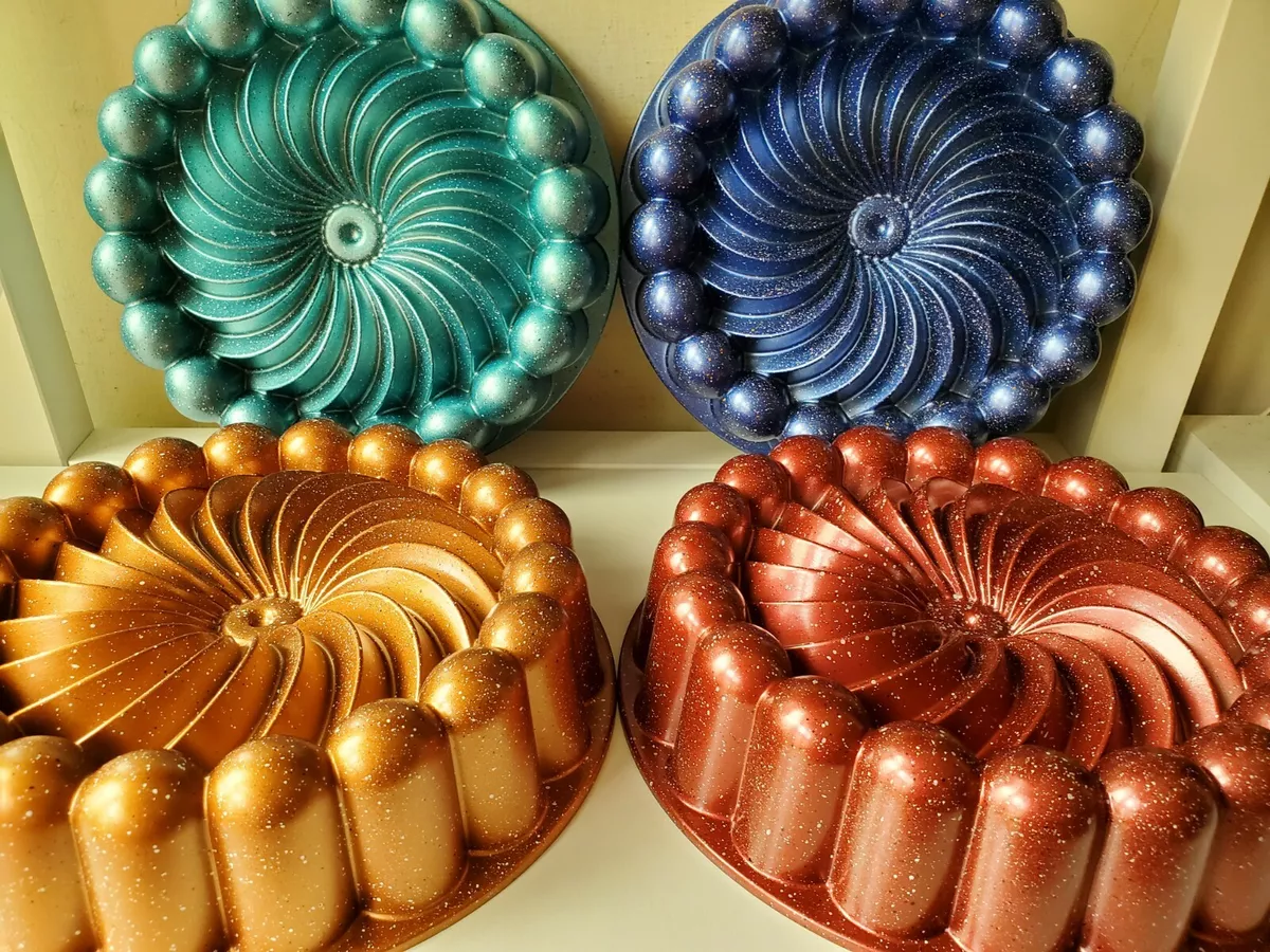 Charlotte swirl cast aluminum cake Pan/nordic ware similar/lot of