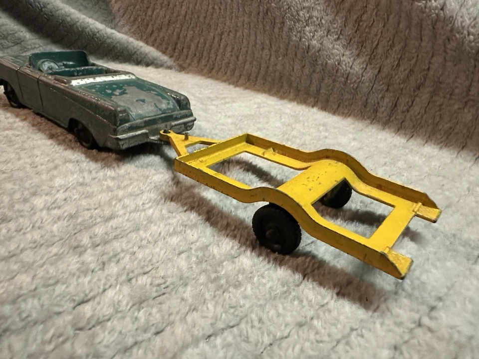 TootsieToy Green Oldsmobile Convertible and Yellow Trailer Vintage Diecast - Image 3 of 4