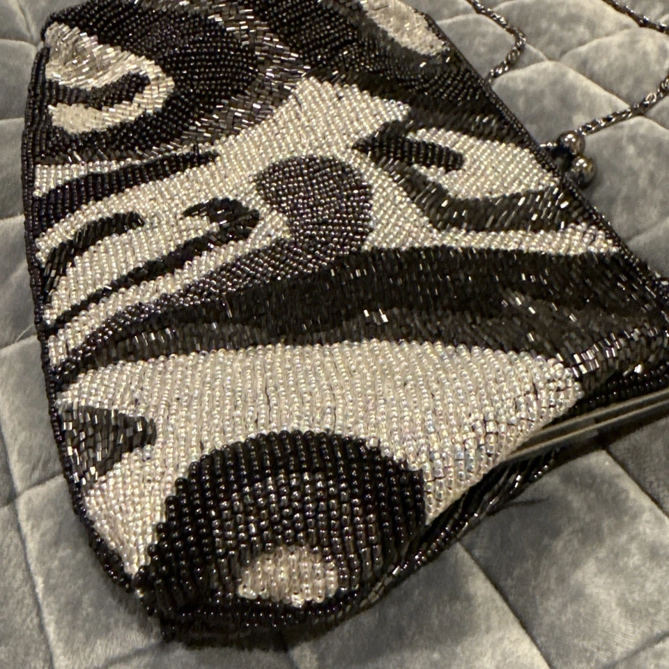 Bolso de noche con cadena JESSICA MCCLINTOCK con cuentas Foto 4 de 4