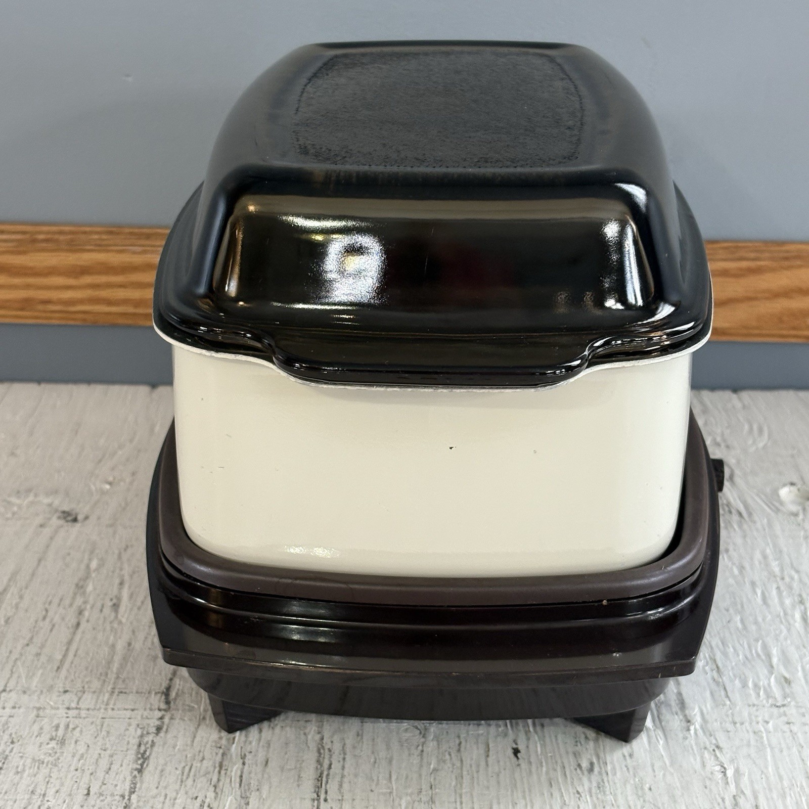 West Bend Slo Slow Cooker 84114 5 Settings 4 Quart w Amber Glass Lid 3 Lines