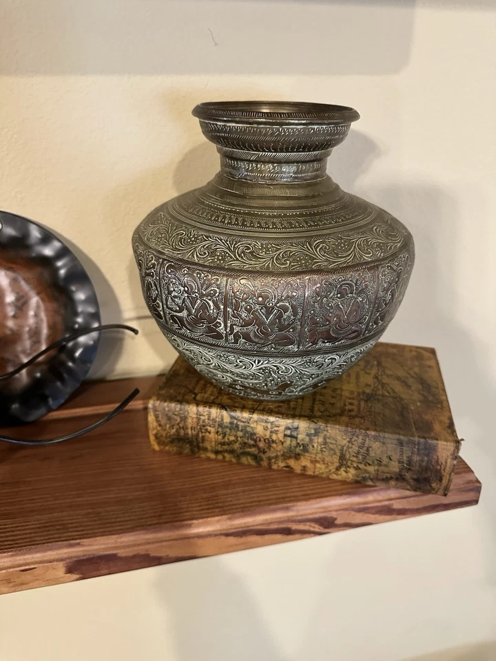 "Antigua olla Kalash hecha a mano Ganga Jamuna de latón antiguo 8"" X 8""" Foto 2 de 4