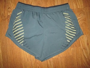 Womens NIKE DRI FIT athletic shorts w/ built n liner S Sm