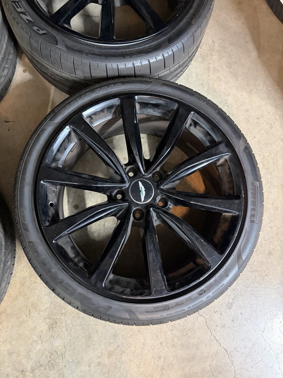Aston Martin Vantage 2020 Front Wheels Set P/N HY531007AA