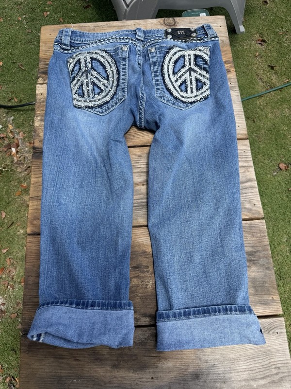 MISS ME MIDRISE PEACE SIGN HIPPIE CUFFED CAPRI JEANS SZ 31
