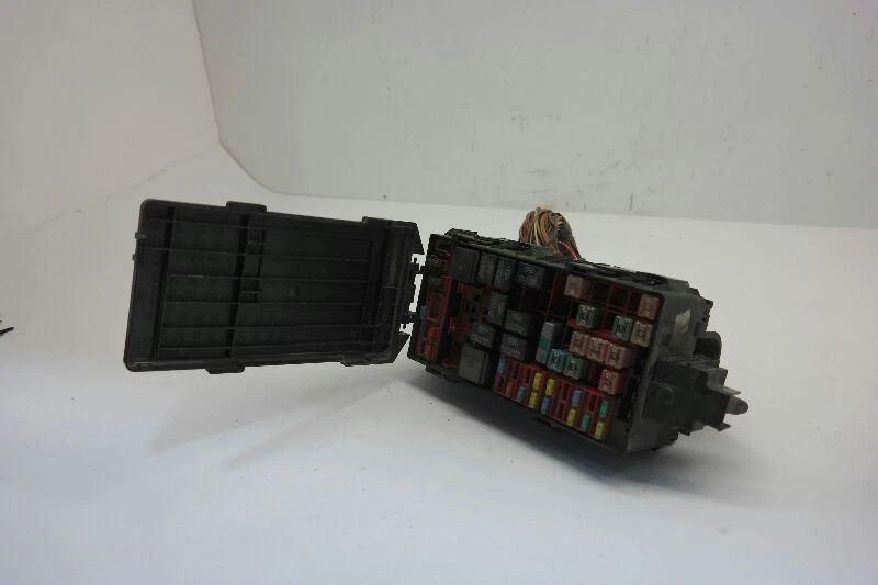 2000 - 2004 FORD F150 Fuse Box Engine Heritage VIN L 8th Digit 2V OEM - Image 2 of 4