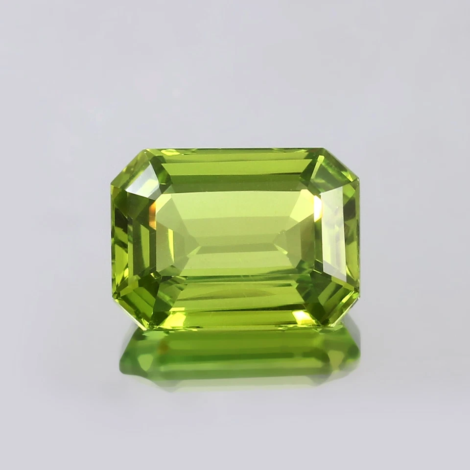 AAA Flawless Ceylon Peridot Green Sapphire Loose Radiant Cut Gemstone 15x11x7MM - Image 2 of 4