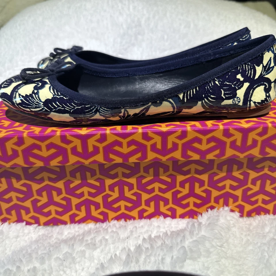 Tory Burch Chelsea Flat Kano女式/海军蓝花卉 — 第 4/4 张图片