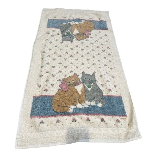 Vintage Cute Retro Cottagecore Cats Bath Towel