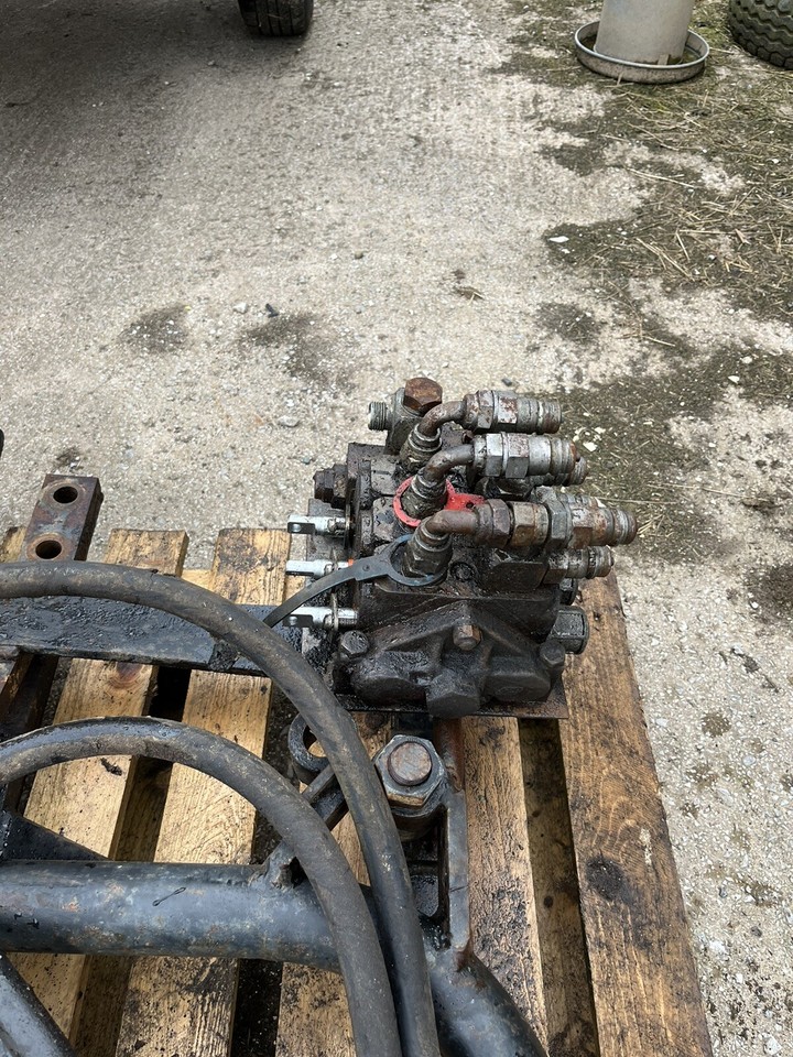 Quicke Loader For Ford 7810 6cyl Etc eBay