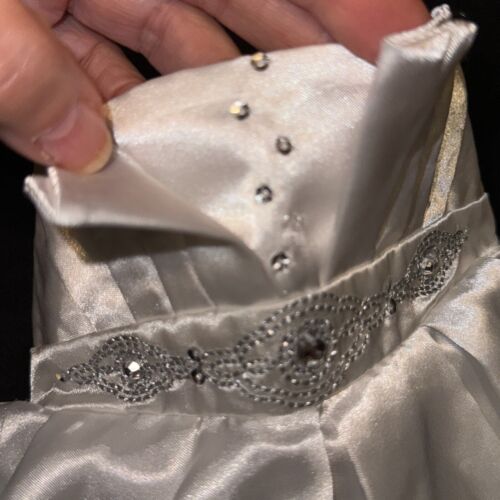 Vestido de novia Build a Bear Workshop BABW blanco satinado y encaje - Imagen 2 de 7