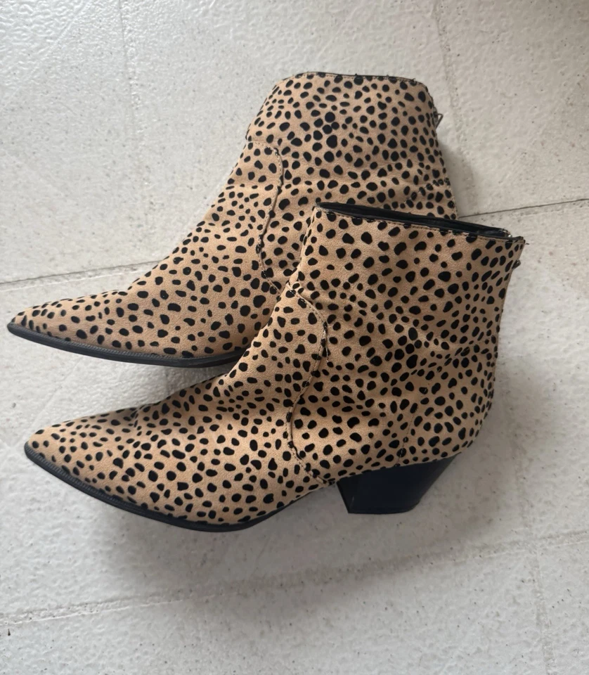 Qupid Bootie Women 10 Tan Black Animal Cheetah Print Point Toe Ankle Support - Image 4 of 4