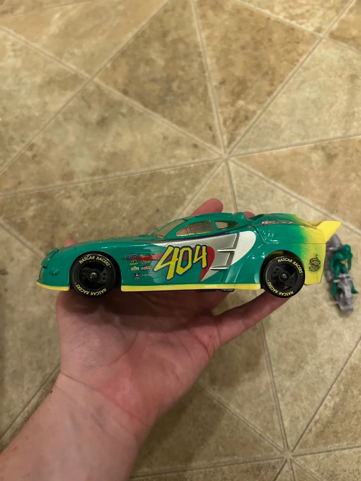 Hasbro NASCAR Racers "Stunts" Carlos Rey 404 figure + car - Image 3 of 4