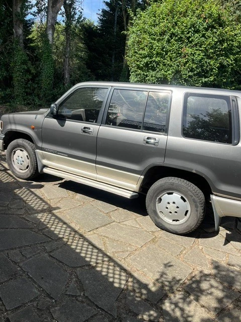 Isuzu Trooper 3.1D Citation 1993 Manual - Image 3 of 4