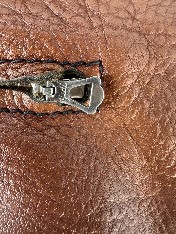 Bolso sin asas de muñeca de cuero retazos marrón vintage de los años 70 11,5x8 Foto 4 de 4