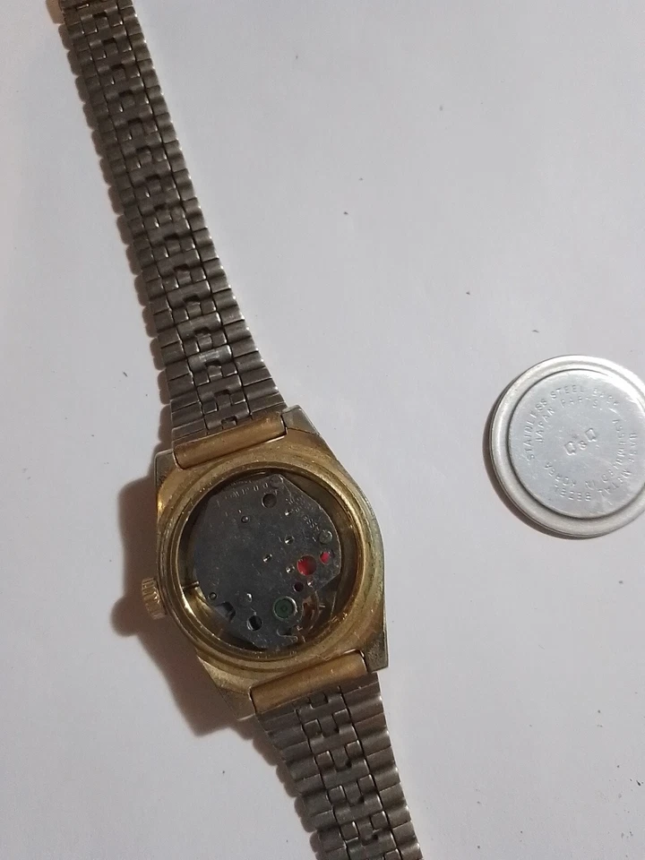 Orologio Q&Q A Carica Per Pezzi I Aggiustare Foto 4 de 4