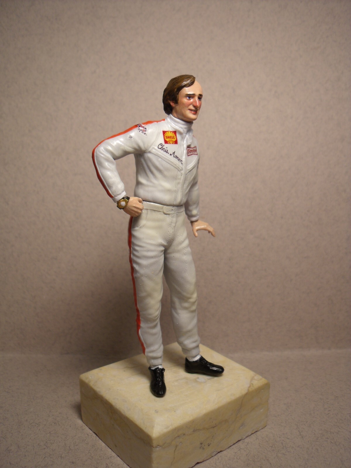Figurine miniature Amon Chris 1/18 Vroom en résine brute pour collectionneur CMC