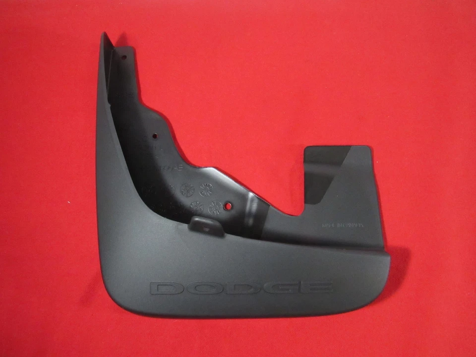 Protetores contra respingos moldados frontais DODGE TRAVEL NOVO FABRICANTE DE EQUIPAMENTO ORIGINAL MOPAR - Imagem 3 de 4