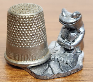Metzke Frog Lily Pad Pewter Magnetic 1978 Thimble Paperclip Needle Holder