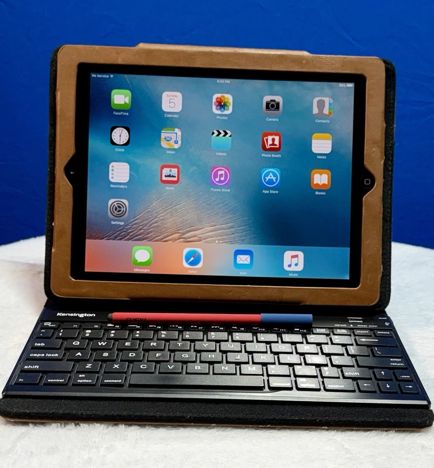 Apple iPad 2 (A1397) 64GB Wi-Fi + Verizon 3G | Case/Keyboard/Stylus Bundle Reset - Image 3 of 4