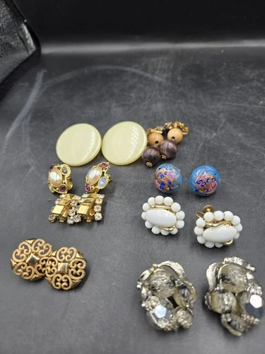 Vtg Earrings 6 Clip On 2 Screw Back Unmarked, Judy Lee, Avon, Milk & Art Glass