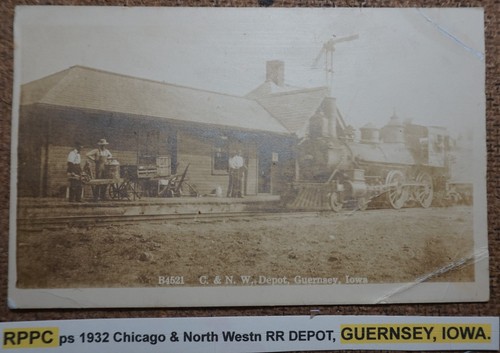 RPPC ps 1932 Chicago & North Westn RR DEPOT, GUERNSEY, IOWA. POSTCARD REAL PHOTO