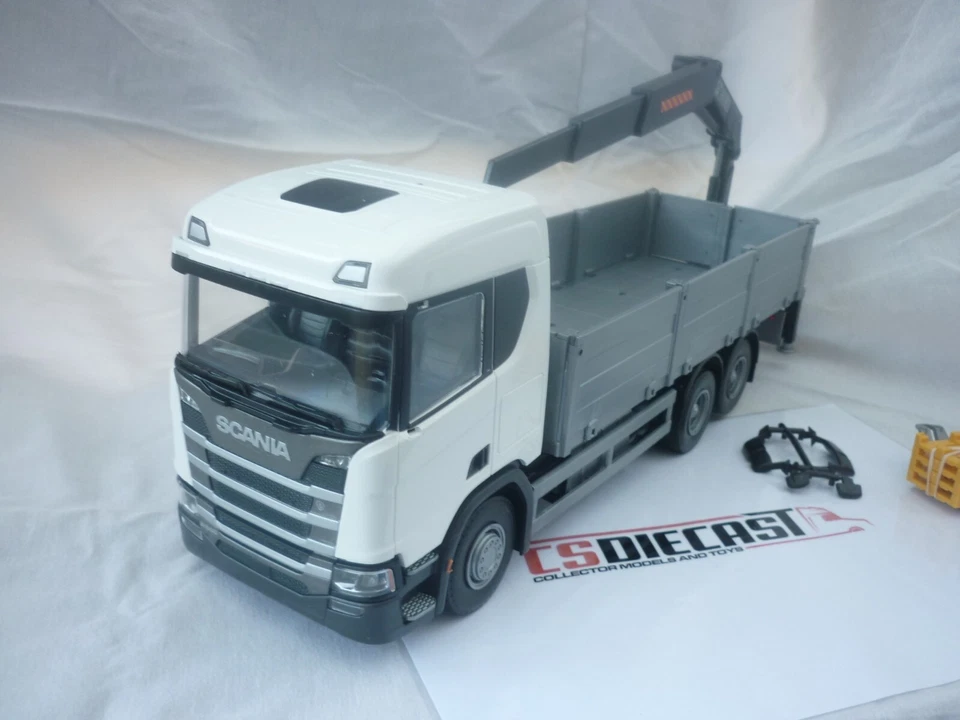 EMEK 1:25th Scania P Crane Truck with Hi-ab White EM50602 - Image 3 of 4