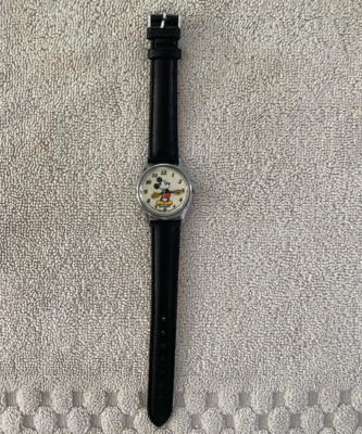 NEW Lorus‎ Disney Mickey Mouse Glow in The Dark Watch New In Package NOS Rare NEW Lorus Disney Mickey Mouse Glow in The Dark Watch New In  main image 3