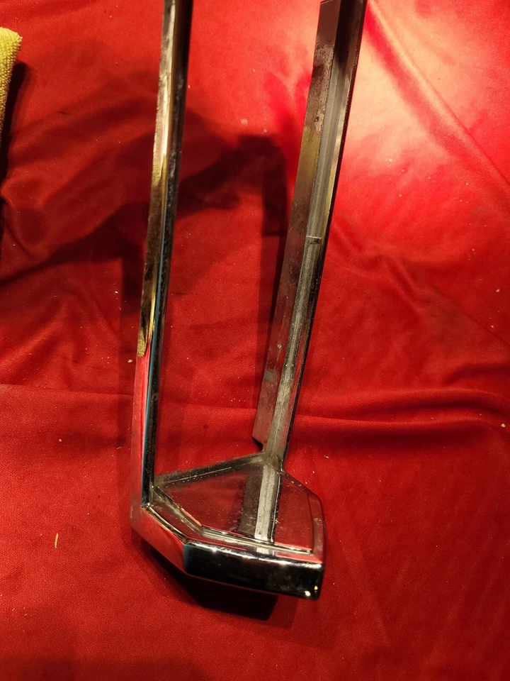 Usado OEM 80 81 82 83 84 Lincoln Towncar lámpara trasera luz lente bisel e1vb 13236 anuncio Foto 2 de 4