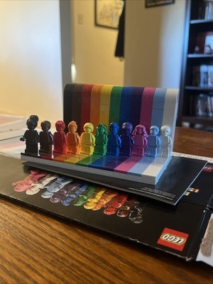 LEGO Icons: Everyone Is Awesome (40516) CIB