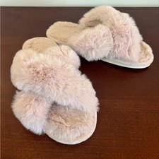 Women's Size 7-8 Cozy Pink Faux Fur Slippers