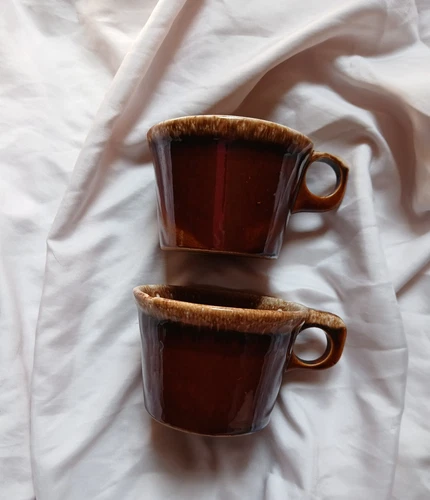 SET OF TWO Hull VTG Oven Proof Brown Drip Glaze Coffee Mug Cup USA O handle 8 oz