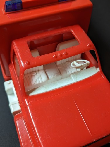 Vintage Ambulance Toy Montgomery Plastic Metro Fire District Emergency Vehicule - Picture 15 of 19