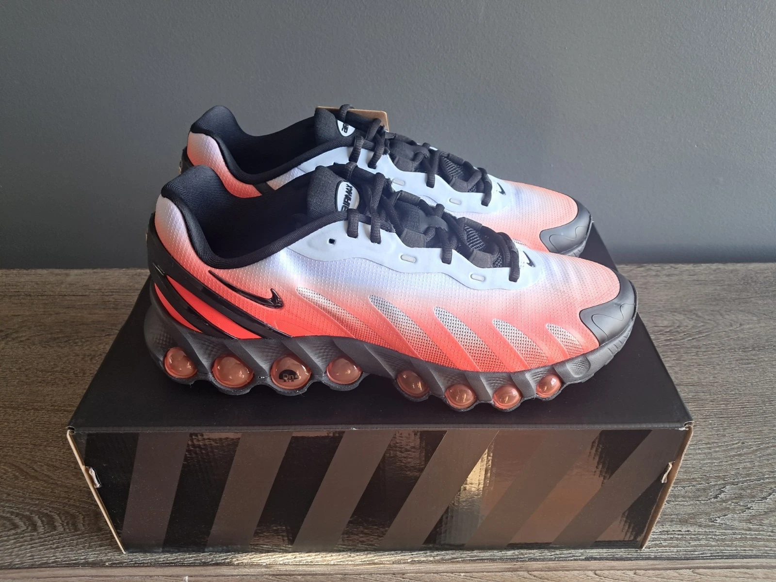 Nike Air Max Dn8 "Hot&Cold"Sz 11.5
