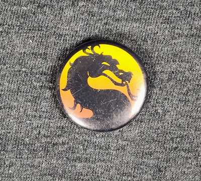 1992 Mortal Kombat Promo Pin Button  Sega SNES Arcade Press Kit Pin Only RARE
