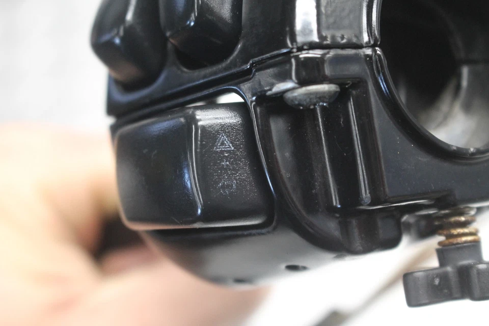 2003 HARLEY-DAVIDSON DYNA WIDE GLIDE ANIVERSÁRIO FXDWG INTERRUPTOR DE BARRA DIREITA E TUBO - Imagem 3 de 4