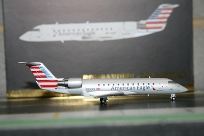 Gemini Jets 1:200 American Eagle Bombardier CRJ-200 N230PS (G2AAL794)
