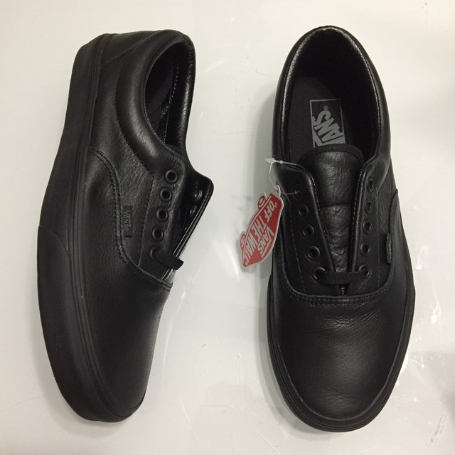 vans era triple black