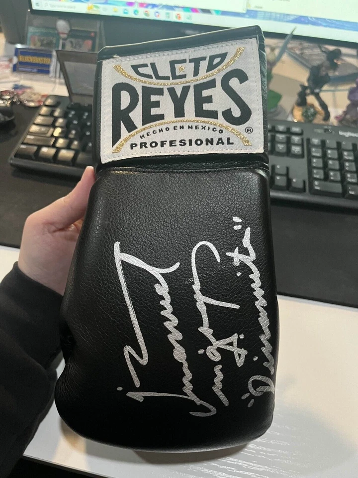 Juan Manuel Marquez Signed Cleto Reyes Black Boxing Glove TRISTAR AUTHENTICS - Image 2 of 4