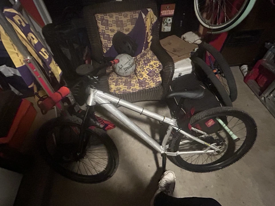 2024 GT La Bomba Rigid Dirt Jump Bike Large Raw Aluminum 26" DJ Pump Track - Image 3 of 3