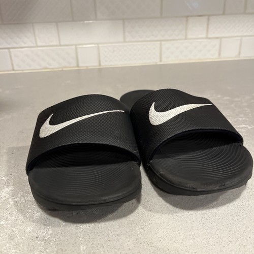 Kids Nike Black And White Kawa Slides Slip On Size 5 Youth Sandals - Picture 3 of 11