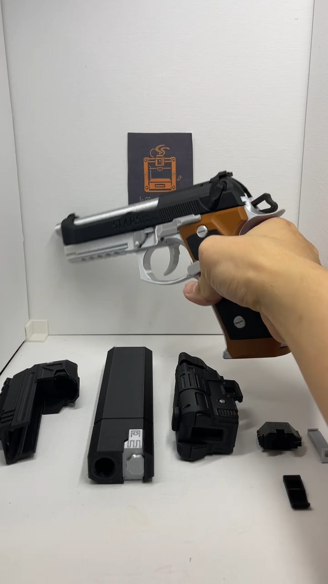 デザートブレット Resident Evil – Beretta 92F Samurai Edge / Wesker Moving Slide 1:1