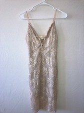 belle journée dress size medium Fitted floral lace adjustable spaghetti strap cr